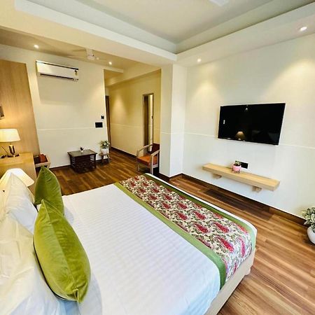Crown Hotel Agra Near Taj Mahal Экстерьер фото