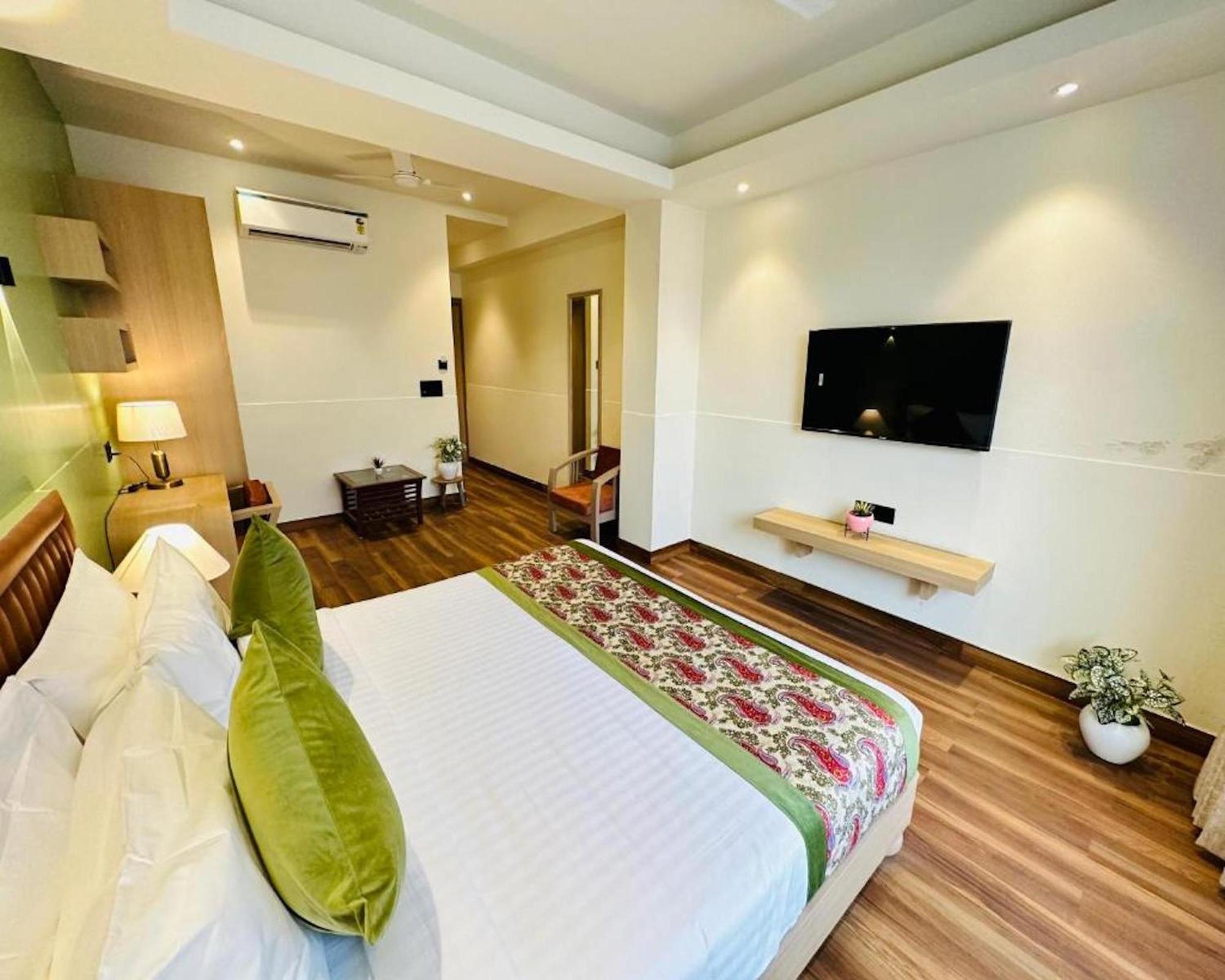 Crown Hotel Agra Near Taj Mahal Экстерьер фото