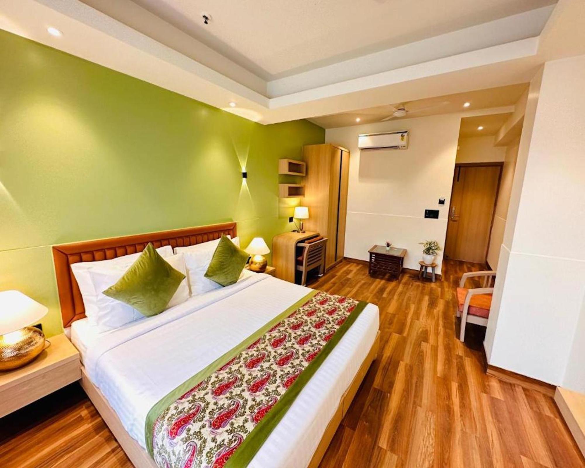 Crown Hotel Agra Near Taj Mahal Экстерьер фото