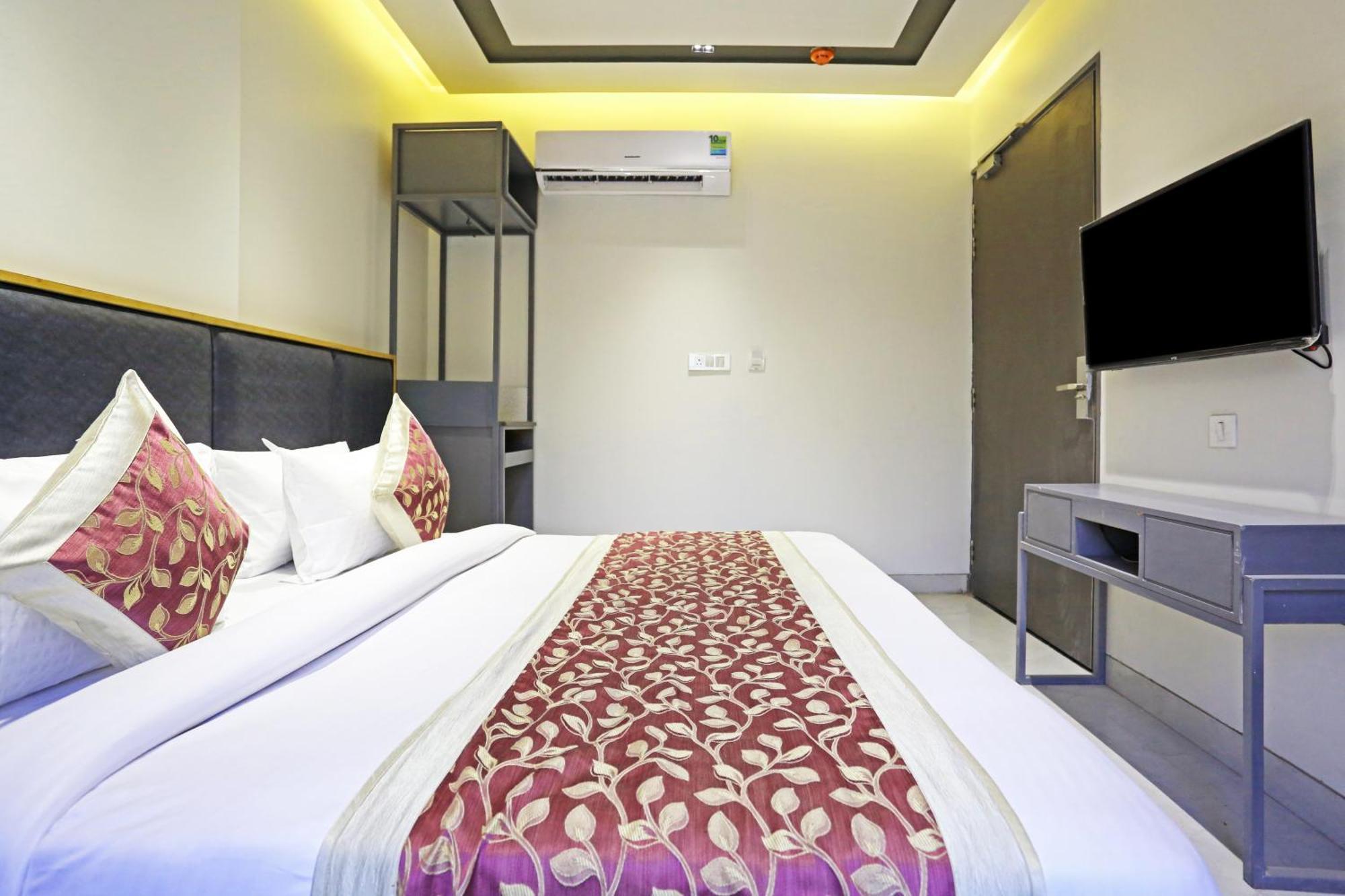 Crown Hotel Agra Near Taj Mahal Экстерьер фото