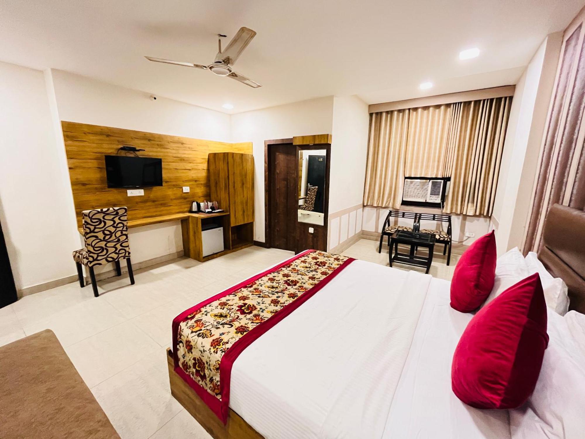 Crown Hotel Agra Near Taj Mahal Экстерьер фото