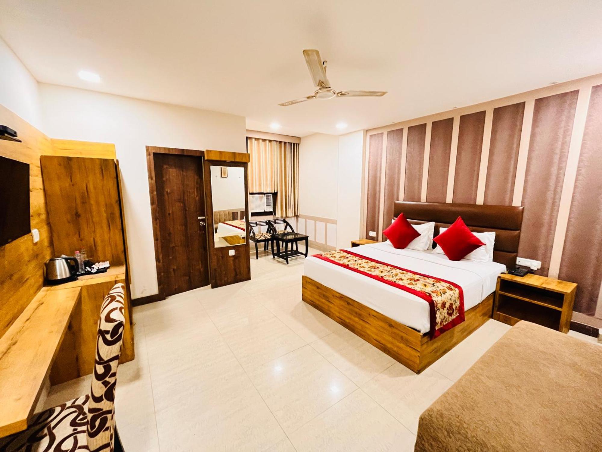 Crown Hotel Agra Near Taj Mahal Экстерьер фото
