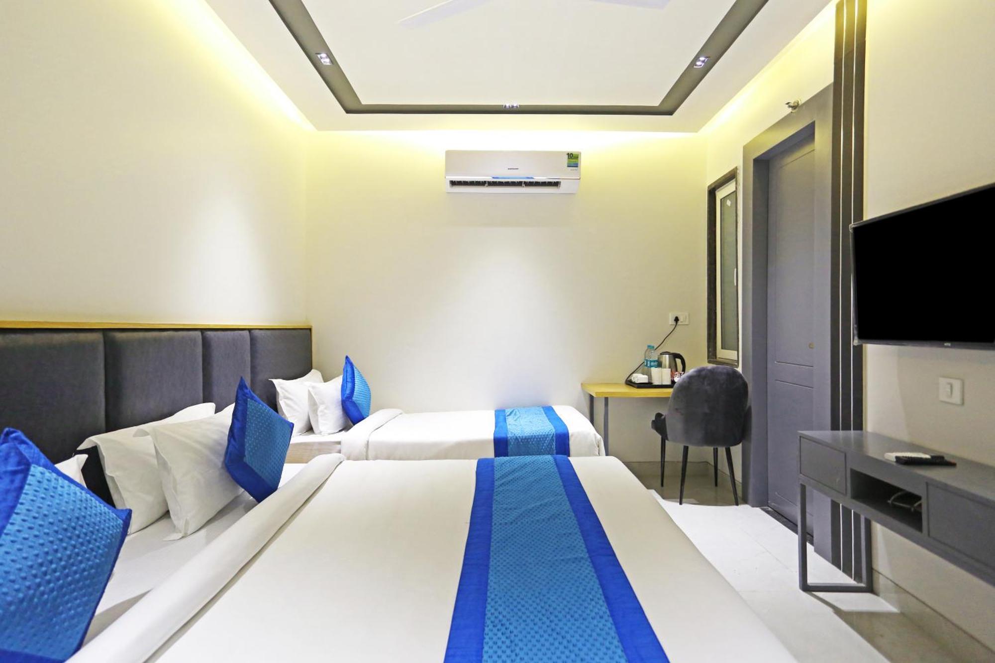 Crown Hotel Agra Near Taj Mahal Экстерьер фото