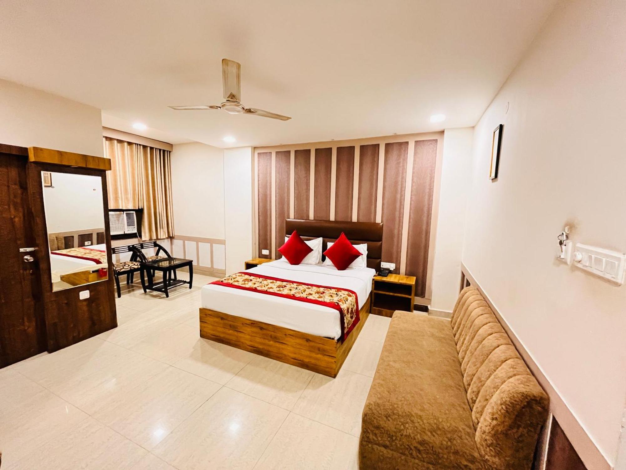 Crown Hotel Agra Near Taj Mahal Экстерьер фото