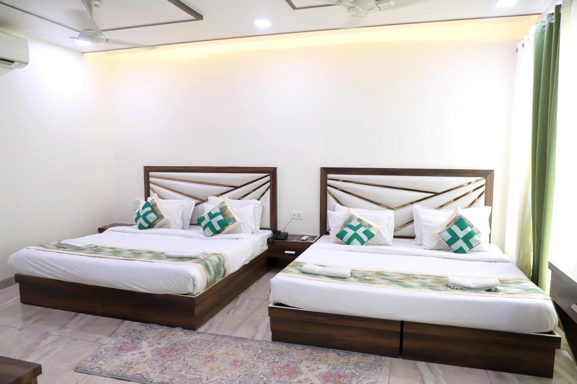 Crown Hotel Agra Near Taj Mahal Экстерьер фото