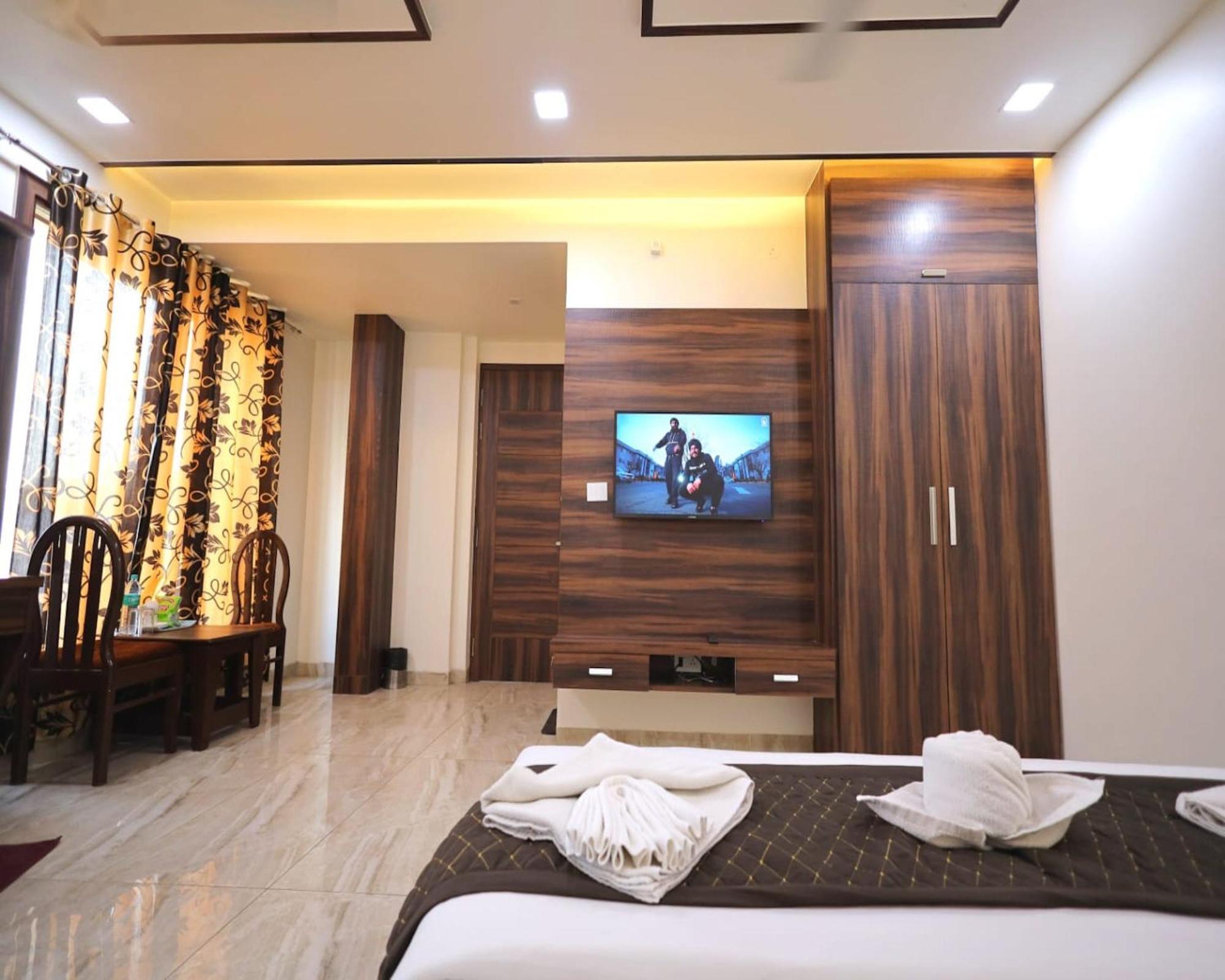 Crown Hotel Agra Near Taj Mahal Экстерьер фото