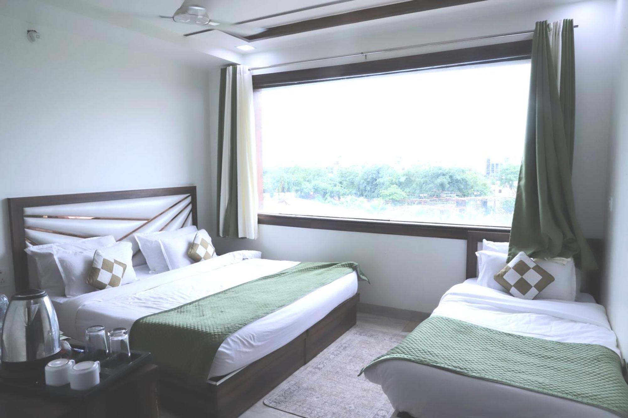 Crown Hotel Agra Near Taj Mahal Экстерьер фото