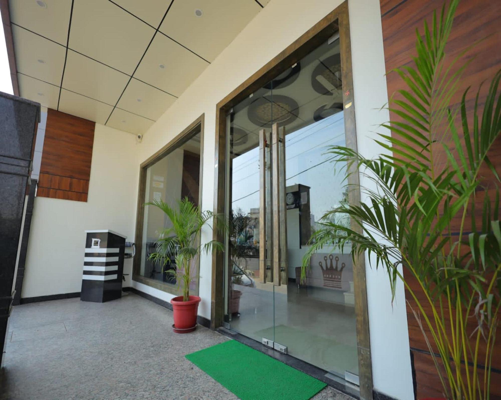 Crown Hotel Agra Near Taj Mahal Экстерьер фото
