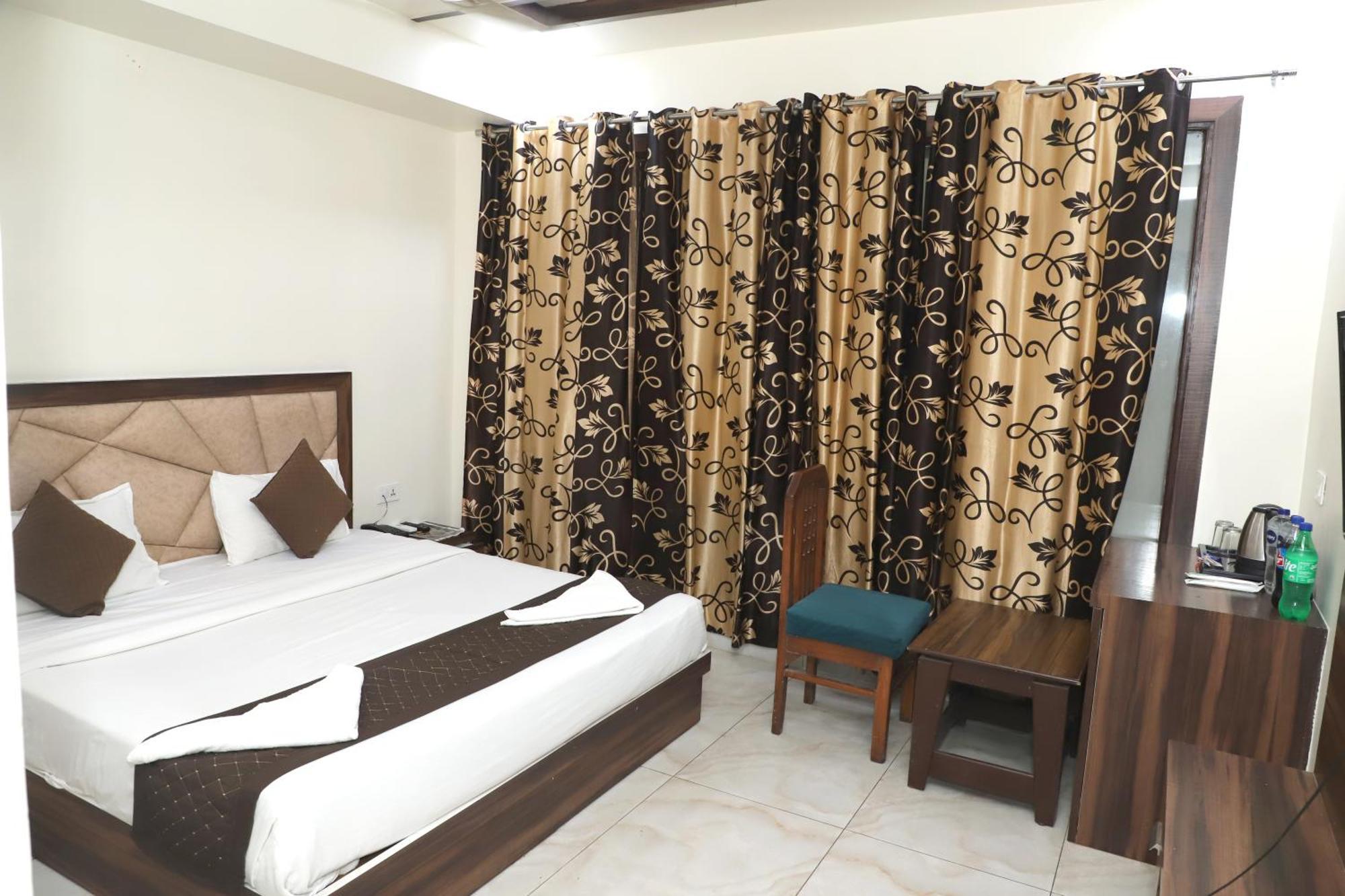 Crown Hotel Agra Near Taj Mahal Экстерьер фото