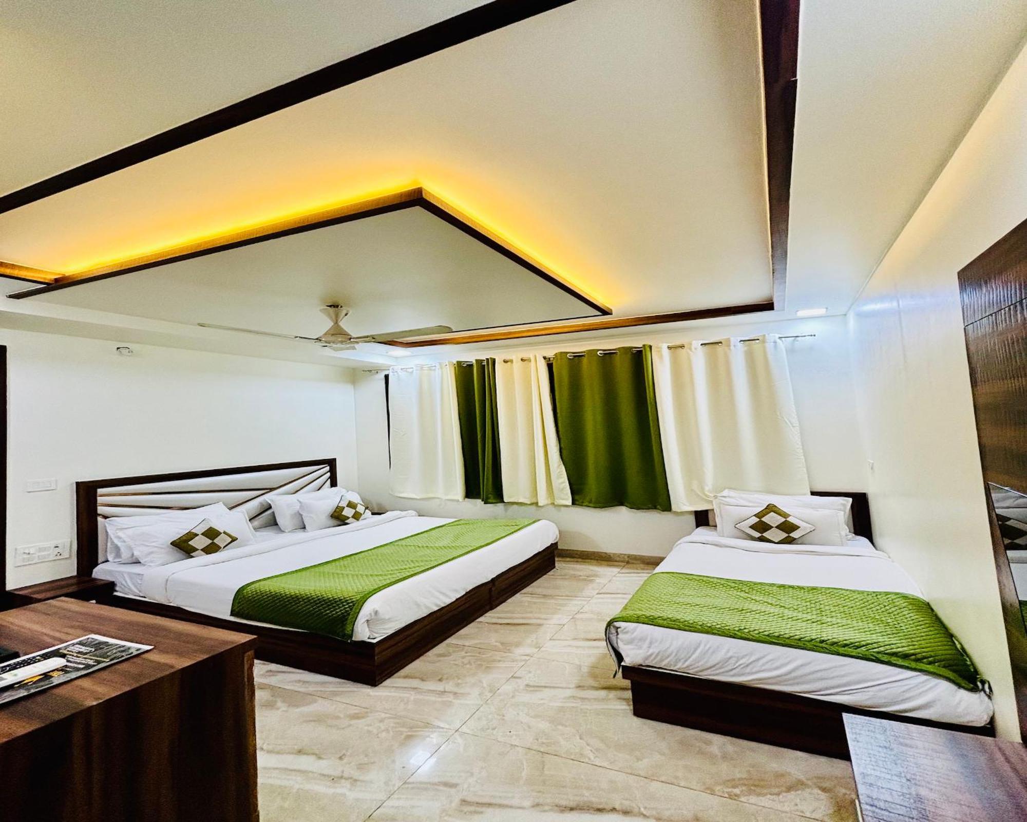 Crown Hotel Agra Near Taj Mahal Экстерьер фото